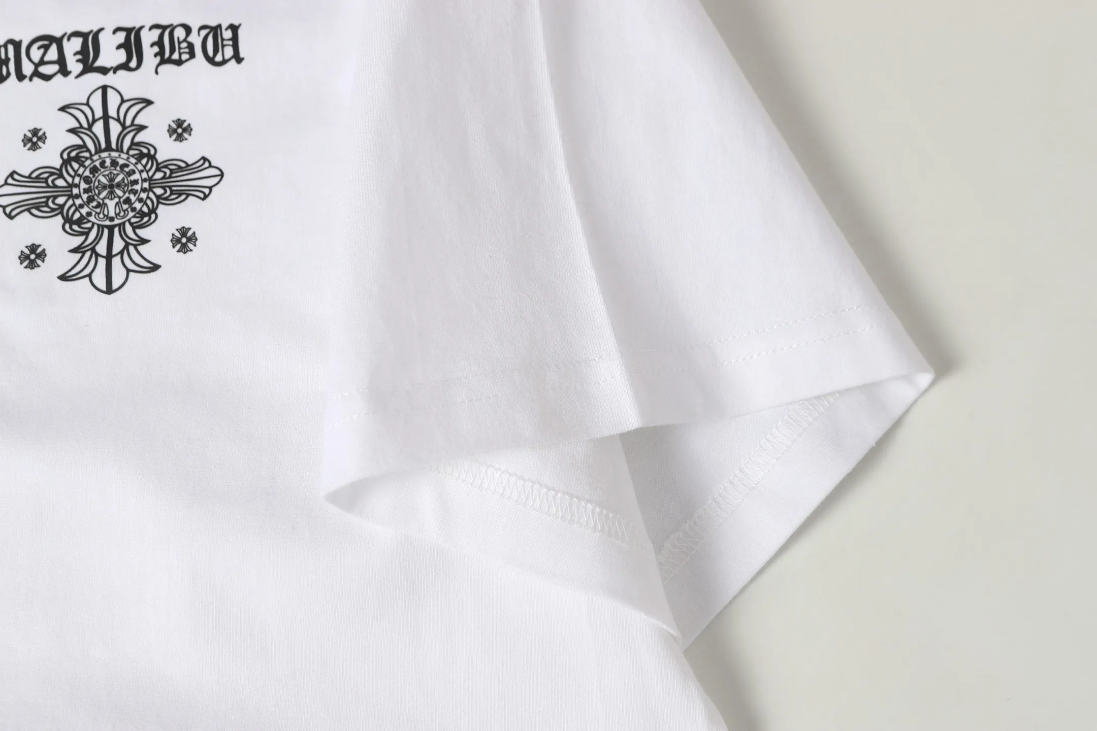 P150 -Chrome Hearts/Chrome Hearts cross letter printed short-sleeved T-shirt -High weight, high density and high quality. The wool is soft, delicate and skin-friendly. It feels soft and silky. It has excellent warmth and skin-friendly properties.